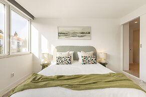 Contemporary Restelo Pool Haven by Cadenzalux