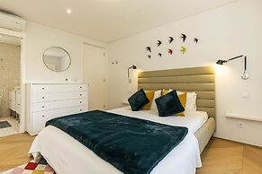 Contemporary Restelo Pool Haven by Cadenzalux