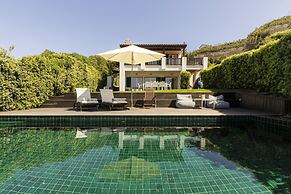 Coastal Charm Chalet by Cadenzalux