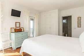 Coastal Charm Chalet by Cadenzalux