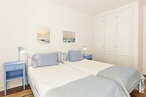Coastal Charm Chalet by Cadenzalux