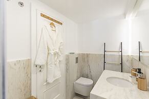 Cascais Petit Bijou by Cadenzalux