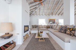 Wooden Villa By Cadenzalux