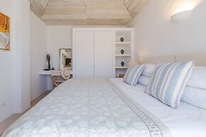 Wooden Villa By Cadenzalux