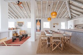 Wooden Villa By Cadenzalux