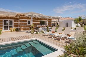 Wooden Villa By Cadenzalux