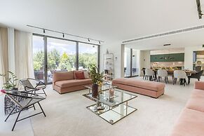 Troia Design Villa by Cadenzalux