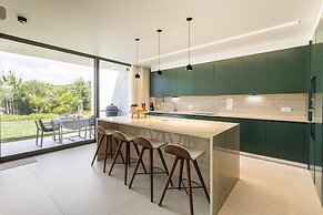 Troia Design Villa by Cadenzalux