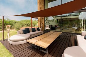 Troya Regal Villa By Cadenzalux