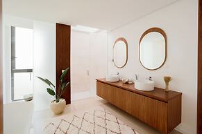 Troya Regal Villa By Cadenzalux