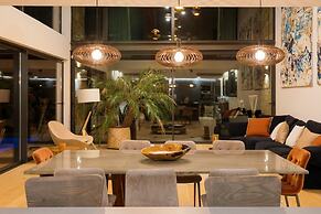 Troya Regal Villa By Cadenzalux