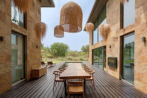 Troya Regal Villa By Cadenzalux