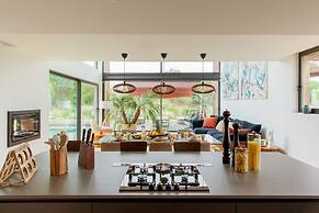 Troya Regal Villa By Cadenzalux