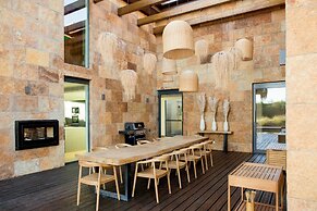 Troya Regal Villa By Cadenzalux