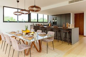 Troya Regal Villa By Cadenzalux