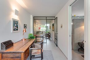 Garden Seaside Villa by Cadenzalux