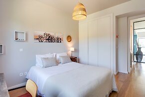 Garden Seaside Villa by Cadenzalux