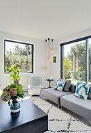 Garden Seaside Villa by Cadenzalux