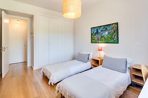 Garden Seaside Villa by Cadenzalux