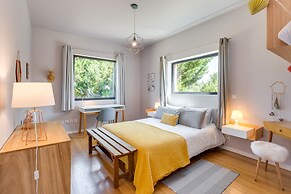 Garden Seaside Villa by Cadenzalux