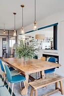 Garden Seaside Villa by Cadenzalux