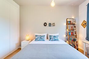 Garden Seaside Villa by Cadenzalux