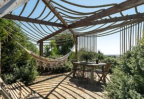 Garden Seaside Villa by Cadenzalux