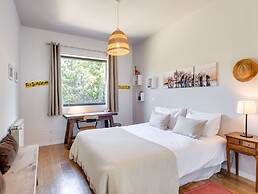 Garden Seaside Villa by Cadenzalux