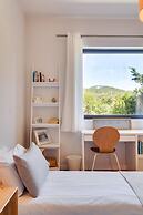 Garden Seaside Villa by Cadenzalux