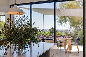 Garden Seaside Villa by Cadenzalux