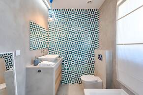 Garden Seaside Villa by Cadenzalux