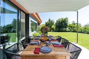 Garden Seaside Villa by Cadenzalux