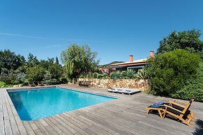 Garden Seaside Villa by Cadenzalux