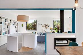 Garden Seaside Villa by Cadenzalux