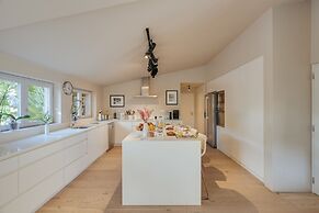 Light Villa by Cadenzalux