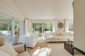 Light Villa by Cadenzalux