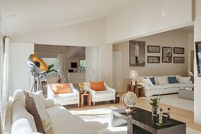 Light Villa by Cadenzalux