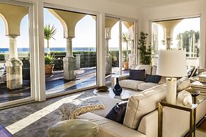 Seafront Manor by Cadenzalux