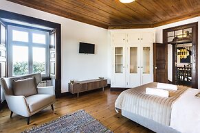 Seafront Manor by Cadenzalux