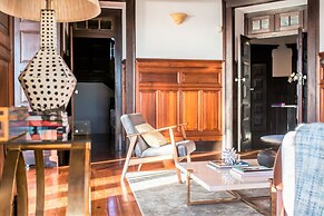 Seafront Manor by Cadenzalux