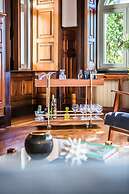 Seafront Manor by Cadenzalux