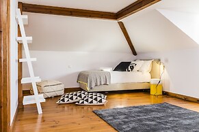 Seafront Manor by Cadenzalux