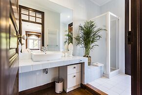 Seafront Manor by Cadenzalux