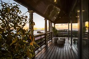 Seafront Manor by Cadenzalux