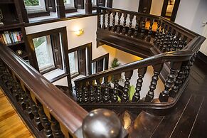 Seafront Manor by Cadenzalux