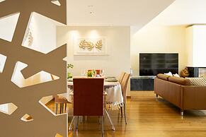 Estoril Queen s Apartment by Cadenzalux