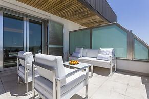 Estoril Queen s Apartment by Cadenzalux