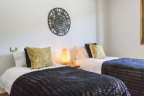 Estoril Queen s Apartment by Cadenzalux