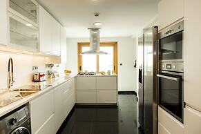 Estoril Queen s Apartment by Cadenzalux