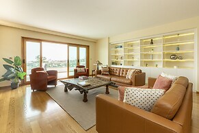 Estoril Queen s Apartment by Cadenzalux